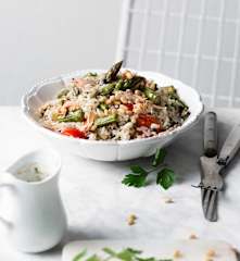 Ensalada de arroz con espárragos y atún