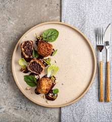 Krokiety z kaszanki z sosem śliwkowym