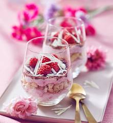 Himbeer-Tiramisu mit weißer Schokolade