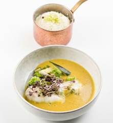 Caril de línguas de bacalhau com arroz ao vapor