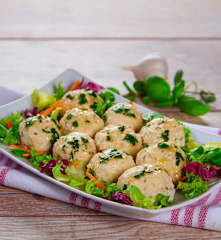 Polpette di pollo con emulsione alle erbe