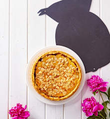 Torta doppio impasto alle mandorle con confettura di uva fragola