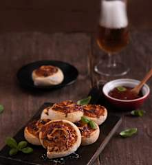 Pizzowe ślimaczki z kurczakiem BBQ