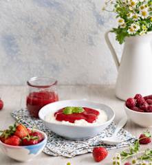 Ryż na mleku z sosem truskawkowym