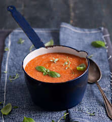 Zupa pomidorowa z ryżem i kurczakiem