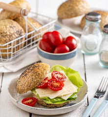 Wielozbożowe bułki śniadaniowe