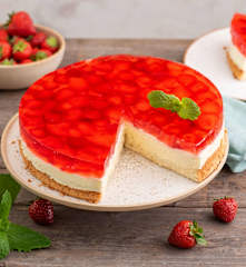 Ciasto z truskawkami, kremem budyniowym i galaretką (TM6)