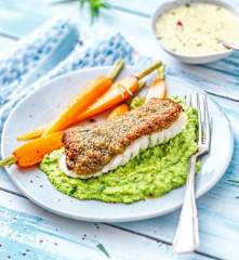 Poisson en croûte d'estragon, carottes nouvelles et purée de petits pois