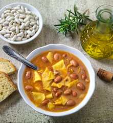 Minestra di pasta, fagioli e acciughe