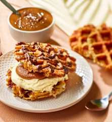 Gaufre fourrée glace vanille, praliné et chocolat