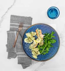 Σολομός με σάλτσα μαϊντανού