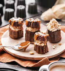 Cannelés vanille, caramel beurre salé et cacahuètes