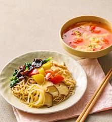 晚餐（鸡肉荞麦凉面、番茄鸡蛋汤）