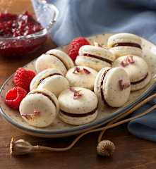 Mohn-Macarons mit Himbeer-Füllung