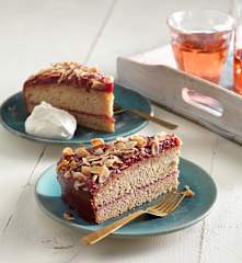 Hadntorte mit Grantnmarmelade (Buchweizen-Nusstorte mit Preiselbeeren)
