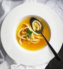 Frittaten-Suppe (Zuppa di frittata in brodo)