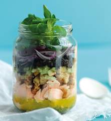 Salada de salmão com vinagreta de funcho em frasco