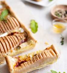 Tarta de pera y queso brie