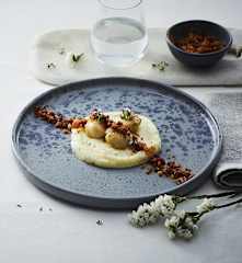 Capesante con purè di pastinaca e crumble alla pancetta