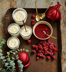 Pudim de aletria com doce de framboesa