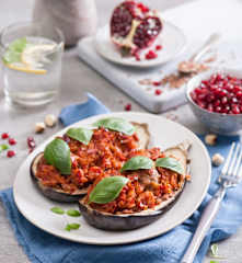 Bakłażany nadziewane kaszą gryczaną i pulpetami z kurczaka