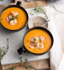 Vellutata di zucca e patate con gamberi