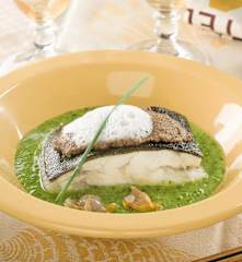 Rodaballo con ajoverde, puré de trompetas de la muerte y espuma de mar
