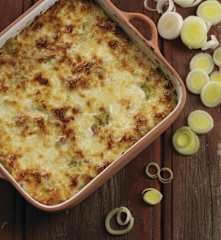 Gratinado de carne picada com alho-francês e fiambre