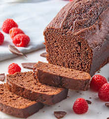 Panqué de chocolate y frambuesa