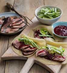 Bezglutenowe naleśniki z kaczką po pekińsku