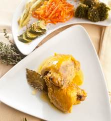 Pollo a las hierbas con verduras al vapor para dos