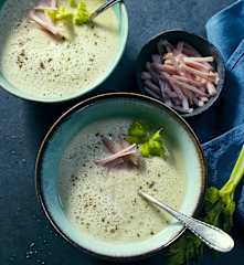 Staudensellerie-Birnen-Schaumsuppe