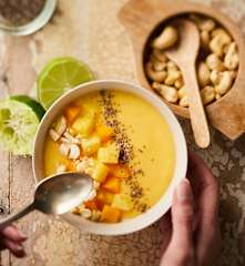 Smoothie bowl mangue, citron vert et ananas