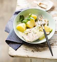 Lieu noir au curry et pommes de terre nouvelles