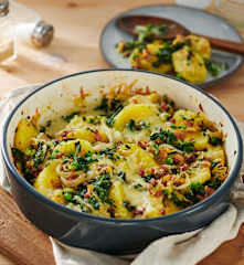 Überbackene Knödel mit Spinat und Speck