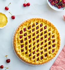 Crostata con crema pasticcera e ciliegie (senza glutine)