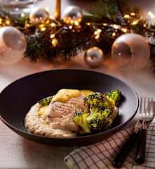 Kabeljau mit Senfsauce, Petersilienwurzelcreme und Brokkoli