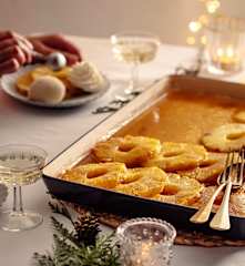Ananas rôtis, glace à la vanille et chantilly