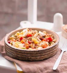 Sałatka ziemniaczana z tuńczykiem i szparagami