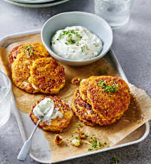 Kichererbsen-Kürbis-Puffer mit Feta und Quarkdip