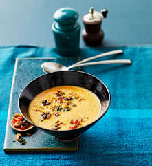 Paprikasuppe mit Hackgröstl