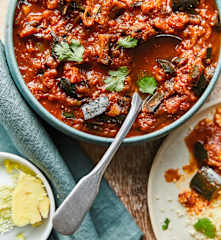 Mijoté d'aubergines à la tomate, aux épices et au gingembre