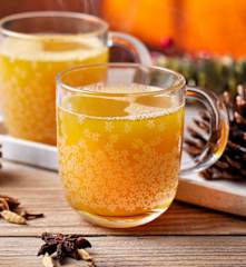 Mandarinen-Apfel-Punsch mit Honig