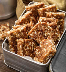 Barritas de arroz inflado con cacahuetes