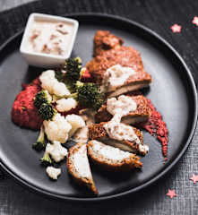 Bar en croute roquefort avec brocolis, chou-fleur et purée carotte-betterave