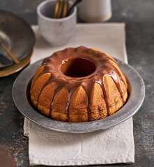 Bolo de cenoura com cobertura de chocolate