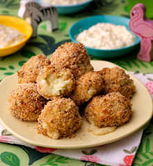 Cauliflower Cheese Bites with Sour Cream Dip