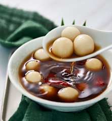Tang Yuan (Glutinous Rice Balls In Ginger Syrup)