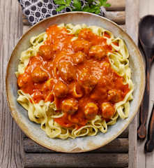 Peperonisauce mit Bratwurstbällchen