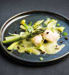 MAI Asperges, saint-jacques et sabayon aux herbes - Christophe Aribert